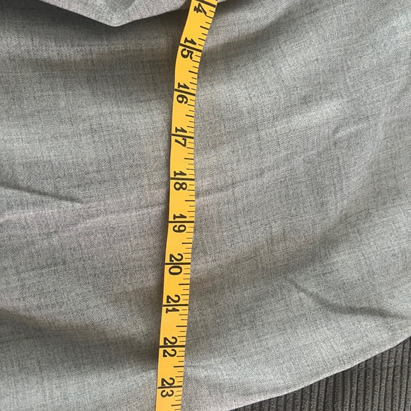 NWT H&M Women's High-Rise Tailored Wide-Leg Pleated Trousers, Size 6 - Picture 15 of 15